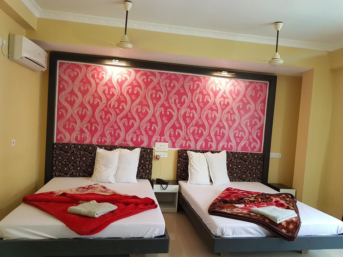 Swagatam International Hotel Tarapith Buitenkant foto